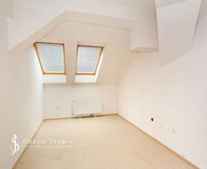 Krásna viacúčelová budova vo výbornom stave v centra mesta Šahy