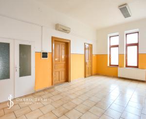 Krásna viacúčelová budova vo výbornom stave v centra mesta Šahy