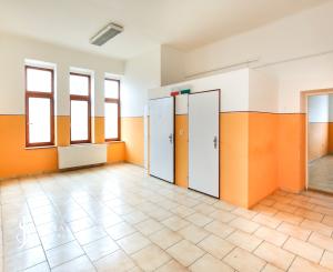 Krásna viacúčelová budova vo výbornom stave v centra mesta Šahy