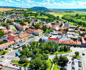 Krásna viacúčelová budova vo výbornom stave v centra mesta Šahy