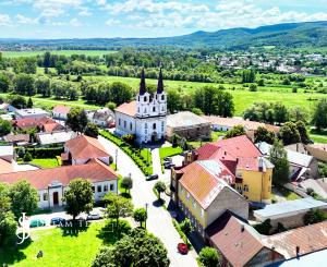 Krásna viacúčelová budova vo výbornom stave v centra mesta Šahy