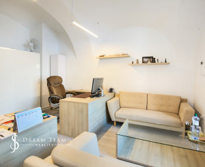 Viacúčelová historická budova 900m2 Zvolen Centrum