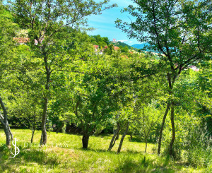Slnečný, rekreačný pozemok 1250m2, centrum Banská Štiavnica
