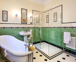 Štýlový byt s garážou a možnosťou prístavby ďalšieho bytu, centrum Banská Bystrica