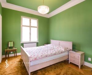 Štýlový byt s garážou a možnosťou prístavby ďalšieho bytu, centrum Banská Bystrica