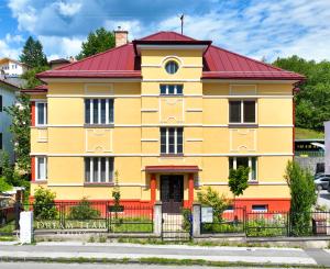 Štýlový byt s garážou a možnosťou prístavby ďalšieho bytu, centrum Banská Bystrica