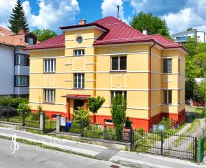 Štýlový byt s garážou a možnosťou prístavby ďalšieho bytu, centrum Banská Bystrica