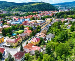 Štýlový byt s garážou a možnosťou prístavby ďalšieho bytu, centrum Banská Bystrica