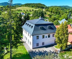 Zrekonštruovaná budova - 1300m2 pozemok Banská Štiavnica
