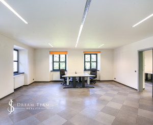 Zrekonštruovaná budova - 1300m2 pozemok Banská Štiavnica