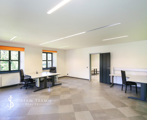 Zrekonštruovaná budova - 1300m2 pozemok Banská Štiavnica