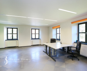 Zrekonštruovaná budova - 1300m2 pozemok Banská Štiavnica