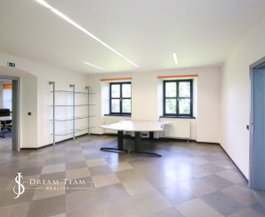 Zrekonštruovaná budova - 1300m2 pozemok Banská Štiavnica