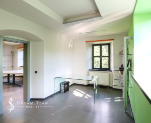 Zrekonštruovaná budova - 1300m2 pozemok Banská Štiavnica