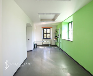 Zrekonštruovaná budova - 1300m2 pozemok Banská Štiavnica