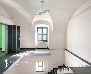 Zrekonštruovaná budova - 1300m2 pozemok Banská Štiavnica