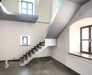 Zrekonštruovaná budova - 1300m2 pozemok Banská Štiavnica