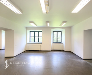 Zrekonštruovaná budova - 1300m2 pozemok Banská Štiavnica