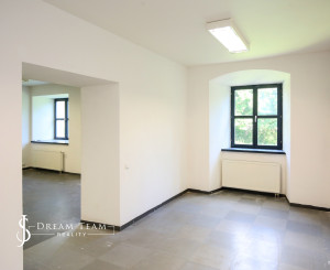 Zrekonštruovaná budova - 1300m2 pozemok Banská Štiavnica