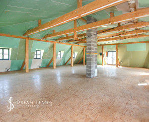 Zrekonštruovaná budova - 1300m2 pozemok Banská Štiavnica
