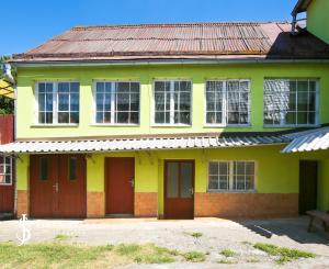 Prenájom rodinného domu so záhradou 320m2+Garáž, Svätý Anton