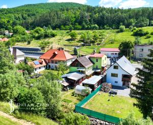 Prenájom rodinného domu so záhradou 320m2+Garáž, Svätý Anton