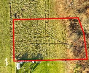 Rovinatý stavebný pozemok 915m2 v obci Prenčov, okr. Banská Štiavnica