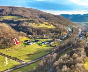 Rovinatý stavebný pozemok 915m2 v obci Prenčov, okr. Banská Štiavnica