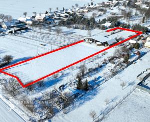 Zabehnutá menšia farma s pozemkom 3800m2 Želiezovce