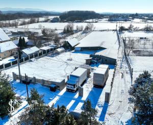 Zabehnutá menšia farma s pozemkom 3800m2 Želiezovce
