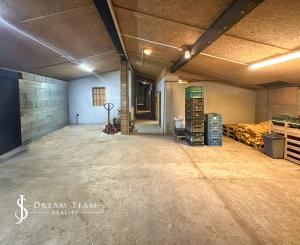 Zabehnutá menšia farma s pozemkom 3800m2 Želiezovce