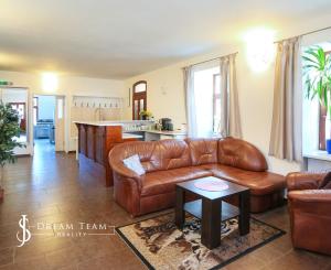 Zabehnutý penzión v obci Svätý Anton, okr. Banská Štiavnica