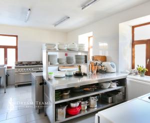 Zabehnutý penzión v obci Svätý Anton, okr. Banská Štiavnica