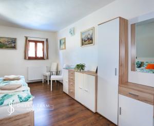 Zabehnutý penzión v obci Svätý Anton, okr. Banská Štiavnica