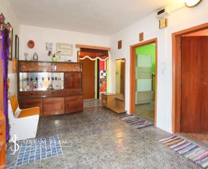 4 izbový byt v pôvodnom stave, 83m2, Banská Štiavnica