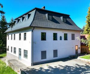 Zrekonštruovaná budova - 1300m2 pozemok Banská Štiavnica