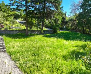 Zrekonštruovaná budova - 1300m2 pozemok Banská Štiavnica