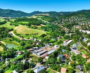 Zrekonštruovaná budova - 1300m2 pozemok Banská Štiavnica