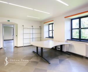 Zrekonštruovaná budova - 1300m2 pozemok Banská Štiavnica