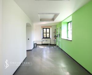 Zrekonštruovaná budova - 1300m2 pozemok Banská Štiavnica