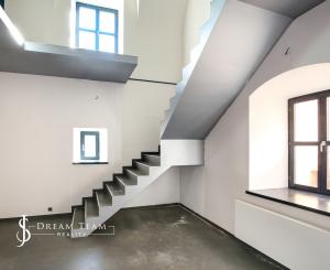 Zrekonštruovaná budova - 1300m2 pozemok Banská Štiavnica