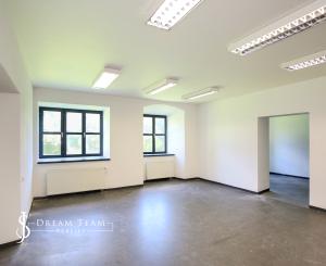 Zrekonštruovaná budova - 1300m2 pozemok Banská Štiavnica
