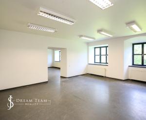 Zrekonštruovaná budova - 1300m2 pozemok Banská Štiavnica