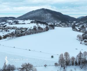 Stavebný pozemok pre rekreačnú chatu 200m od jazera Banský Studenec