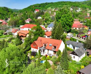 Rodinný dom s 5 bytovými jednotkami a s krásnou záhradou