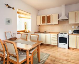 Rodinný dom s 5 bytovými jednotkami a s krásnou záhradou