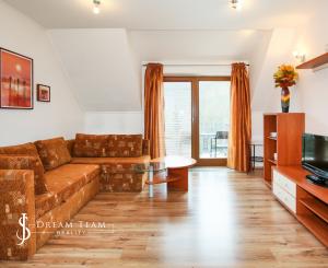 Rodinný dom s 5 bytovými jednotkami a s krásnou záhradou