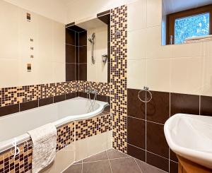 Rodinný dom s 5 bytovými jednotkami a s krásnou záhradou