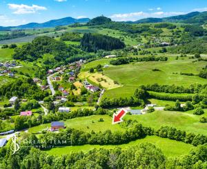 Rovinatý, slnečný pozemok s možnosťou stavby, Banská Belá