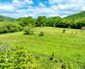 Rovinatý, slnečný pozemok s možnosťou stavby, Banská Belá